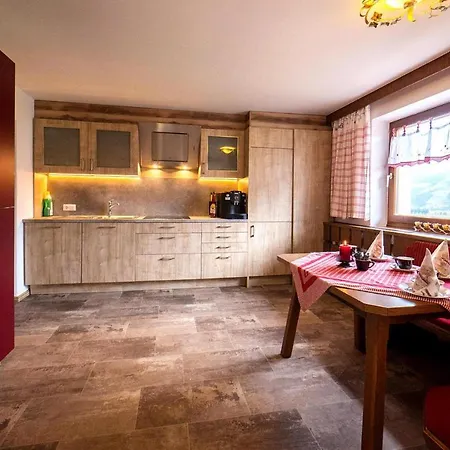 Holiday Home, Dom wakacyjny *