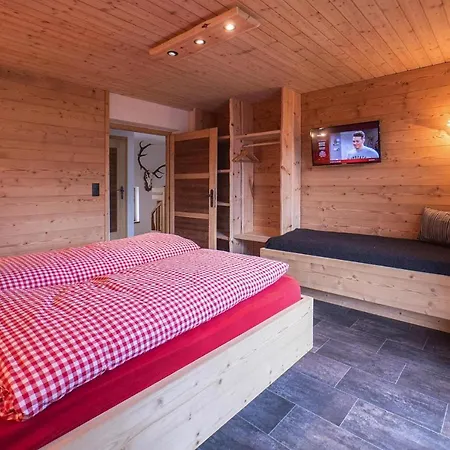Holiday Home, Dom wakacyjny *