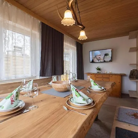 Holiday Home, Dom wakacyjny